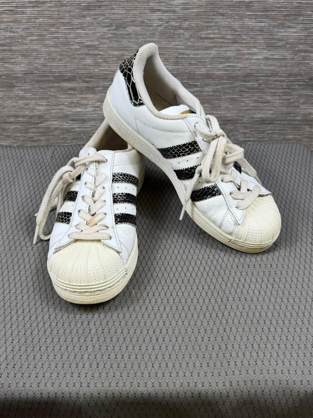 Adidas Superstar FV3294 Shoes Womens Size 8 White Snake Print Shell Toe Sneakers